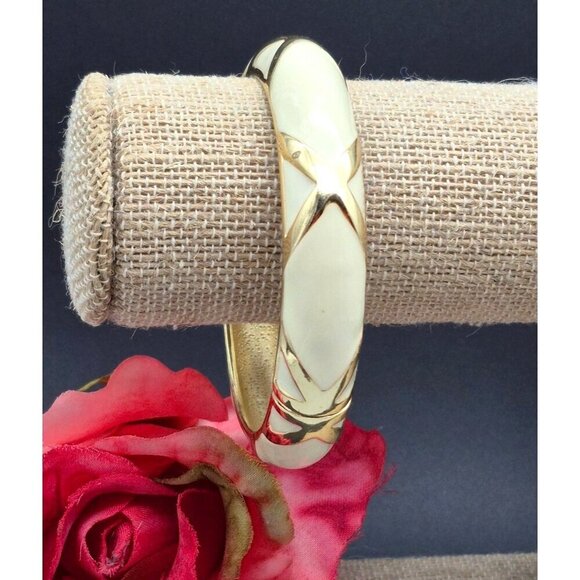 Stylish Cream Enamel & Gold Tone Hinged Bangle Bracelet Criss Cross Design MINT - Picture 1 of 6